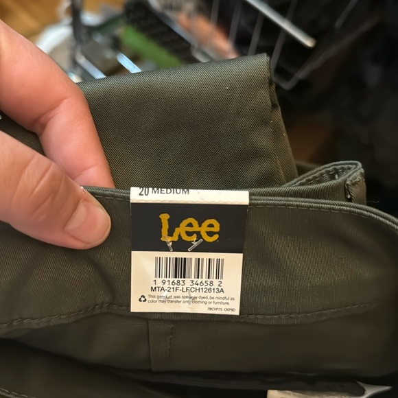 Lee straight leg, relaxed fit, mid-rise chinos in Frontier Olive, NWT - Picture 4 of 8